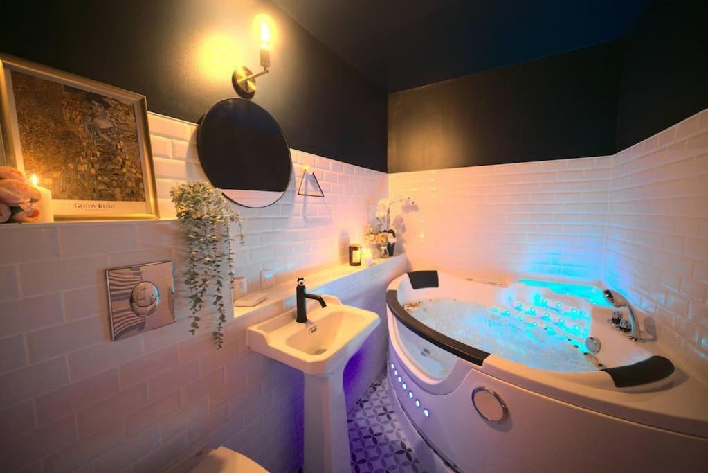 Luxury Room Jacuzzi Centre Ville Haut De Gamme Mulhouse Dış mekan fotoğraf